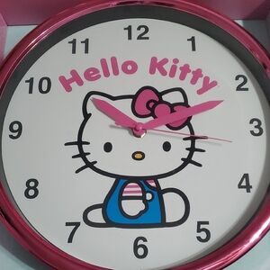 Hello‎ Kitty pink metallic magenta analog wall clock